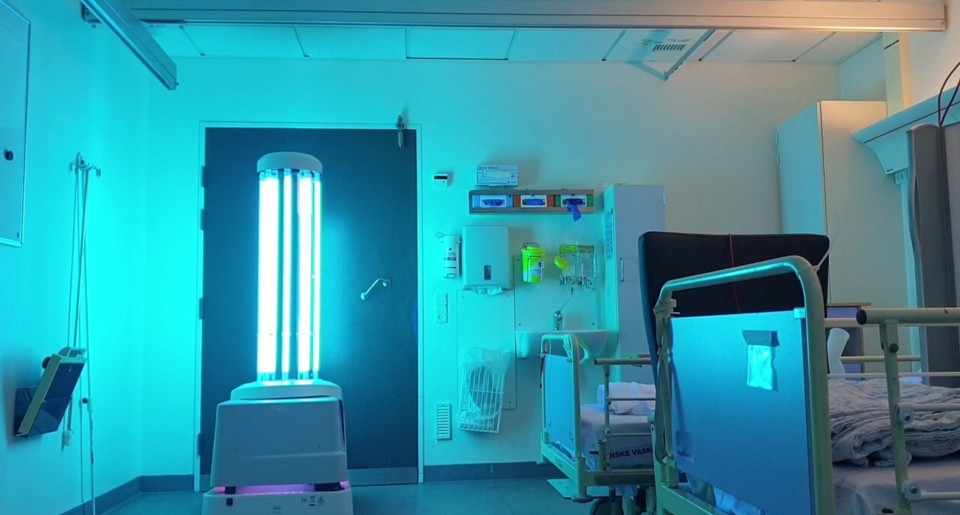 Robot emits blue light in hospital room